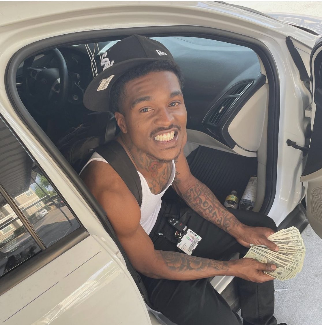 WalkingTickett's tweet photo. Cha$in Blues But My Name Never Been In No Papers🤑📝 #checkdascore https://t.co/jJulJCI40W