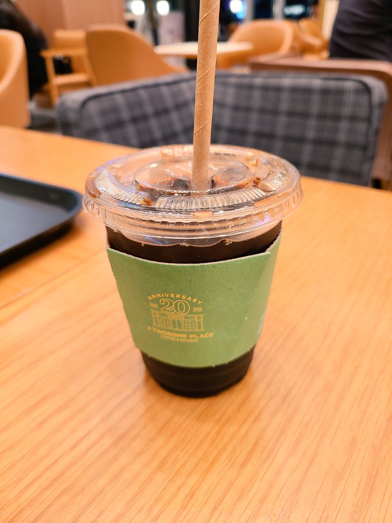 math_cafe_luv's tweet photo. 今日もお疲れ様でした！
コーヒーはいつも正しいです！
夏の夜はアイスアメリカーノ！ www

#韓国 #日常垢
#カフェ #コーヒー https://t.co/UCeTAEwv2Q