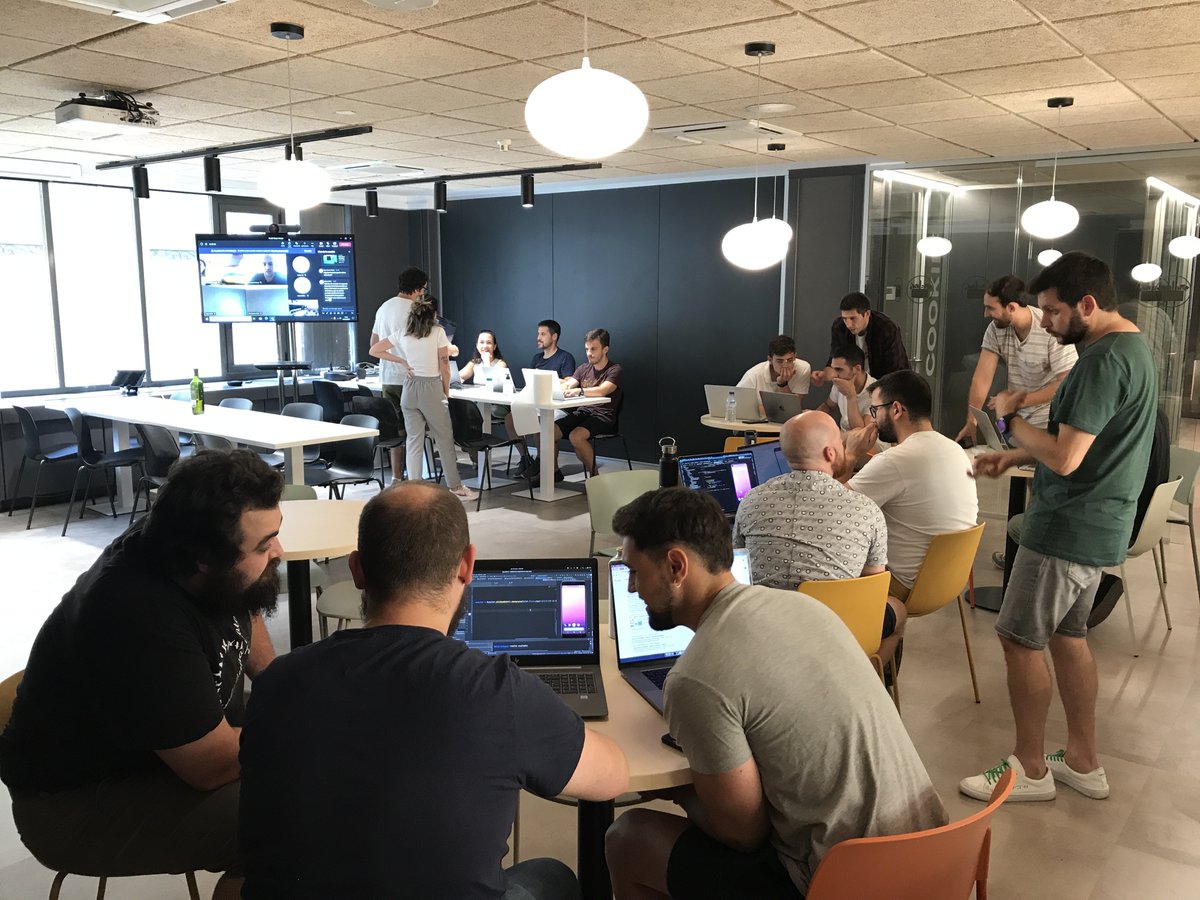 Antonio Escudero (@antoescu) on Twitter photo Qué especial es ver disfrutar de una tarde juntos a nuestros diseñador@s e ingenier@s de <a href="/MercadonaTech/">Mercadona Tech</a> haciendo una kata sobre superhéroes y probar todas las novedades de #SwiftUI y #JetpackCompose. ¿Quién sacará la mejor UI? 😂 Qué especial es ver disfrutar de una tarde juntos a nuestros diseñador@s e ingenier@s de <a href="/MercadonaTech/">Mercadona Tech</a> haciendo una kata sobre superhéroes y probar todas las novedades de #SwiftUI y #JetpackCompose. ¿Quién sacará la mejor UI? 😂