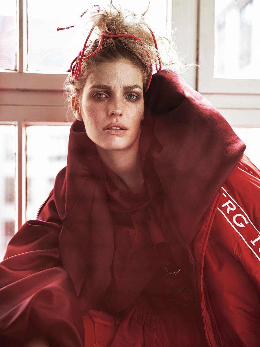 worlds_moda's tweet photo. #editorialsWM (2/3)
#VOGUEITALIA SITE,
October 2019.
By #LinaTesch
⬇️More in the next post⬇️
#AlisaAhmann https://t.co/ZmF4W3Wdq3