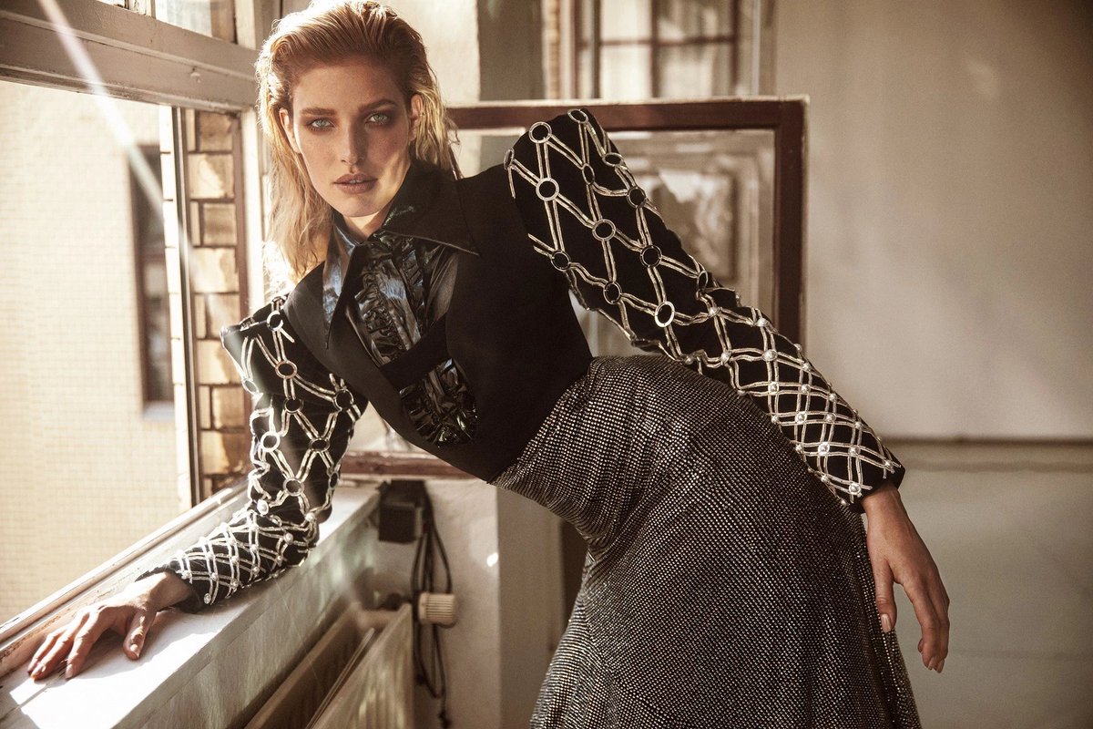 worlds_moda's tweet photo. #editorialsWM (2/3)
#VOGUEITALIA SITE,
October 2019.
By #LinaTesch
⬇️More in the next post⬇️
#AlisaAhmann https://t.co/ZmF4W3Wdq3