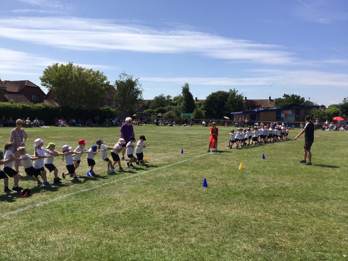Burnham_PE's tweet photo. A fabulous afternoon of #sport & #fun well done KS1 👍🏻😎🏃♂️🏃♀️🥇🥈🥉⚽️🏉🎾 #BCPSsportsday2022 #GoBurnham @ActiveEssex @EssexHealthy @GetSet4PE https://t.co/SGTlyaMLap