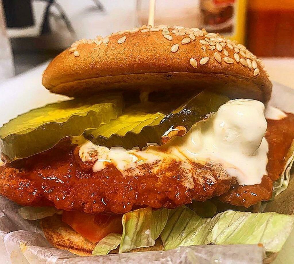 sandwichrecipez's tweet photo. Buffalo Chicken Sandwich is life. https://t.co/RPr2HCVxxb