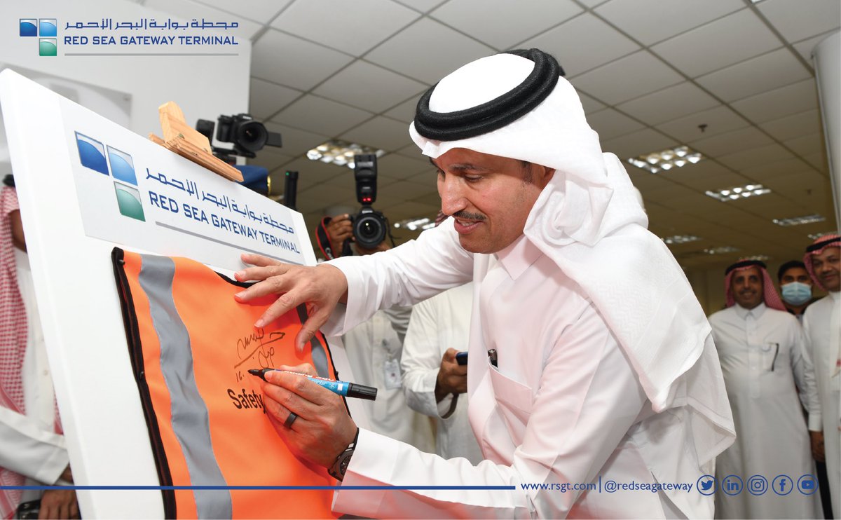 redseagateway's tweet photo. #RSGT welcomed Minister of Transport and Logistics Services, His Excellency Eng. @SalehAlJasser,  who recognized @jeddahport recent World Bank-IHS Markit Global Ranking of 8th in Port Productivity in 2021. We are honored by His visit, and will continue to invest in #RSGT's future https://t.co/rcqaFQVLtb