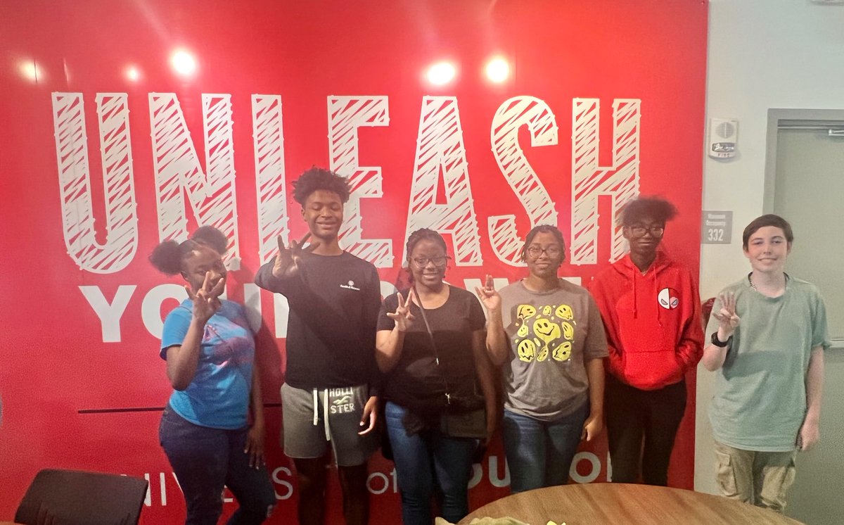 ScienceManuel's tweet photo. @JackYatesHigh  @uhstemrise scholars getting ready for campus tour of @UHouston #babycoogs #uhstemrise https://t.co/TClI18rVwo
