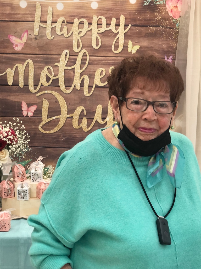 BrightSideManor's tweet photo. Apologies for the late post, but Mother's Day was FABULOUS at Portable Assisted Living Services (PALS)! Look at those smiling faces on these beautiful ladies!!! 🥰 #aginginplace #ageinplace #seniorlife #seniorliving #seniors #portableassistedliving #bergencounty #mothersday https://t.co/0Kdw76xHlV