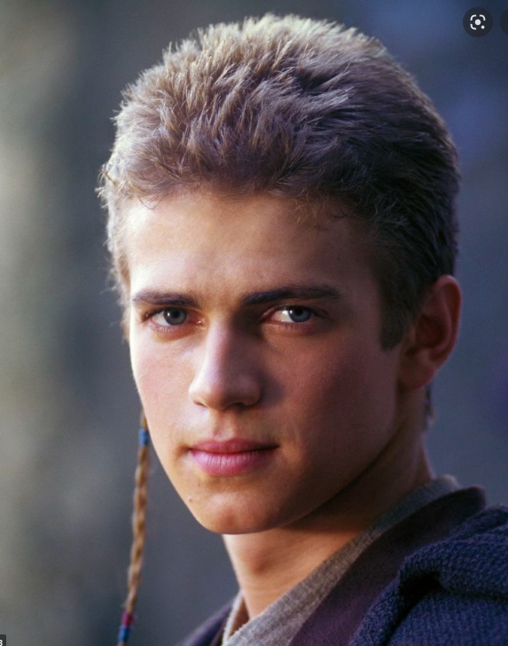 Idk if any of you watched the episode 5 of the kenobi show, i really liked the episode but when i saw Anikin i was a bit mad. They could really deage Hayden a bit. 😄. He looks a bit different than back in episode II. 
#Kenobi #StarWars 
Although still amazing👍
The difference: