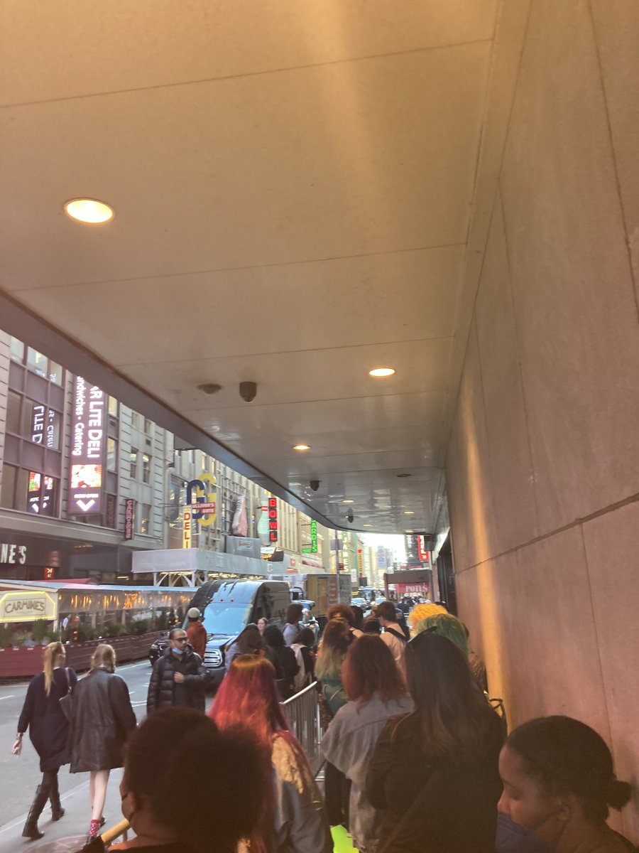 flaskspace's tweet photo. what the fuck how has it been (a little over) 2 months- I miss it so much <3
#IHTDTT  #ihavetodothistour 
#ihavetodothisshow (nyc show) https://t.co/Ca14dGShGm