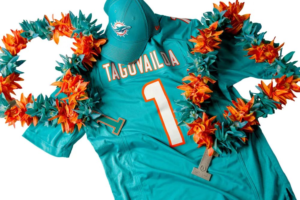 SouthFlorals's tweet photo. Did you know that early leis 🌸 were given as gifts to one another, or as a sign of love and devotion to Hawaiian gods. #flowerfunfacts #tueleis @TuaFoundation @Tua #leis https://t.co/96XmvlgcUV