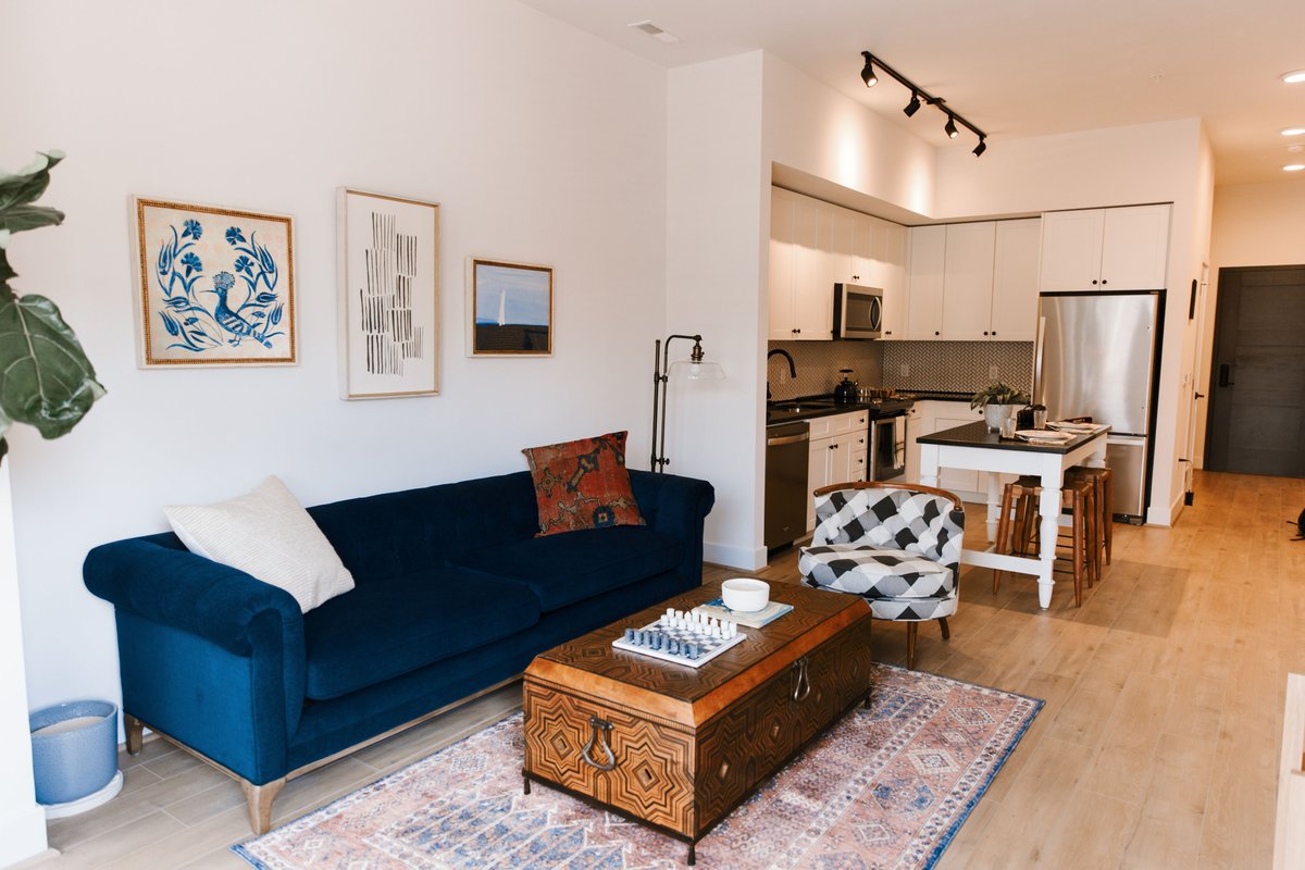 TheLockwoodDC's tweet photo. From open-concept floorplans and stainless steel appliances to ample closet space and luxury building amenities, our Capitol Hill apartments are designed to exceed your expectations. 😍 Schedule your tour today! #LockwoodDC #BozzutoCommunity #OneBedroomApartment #capitolhilldc https://t.co/H7Uj8lmoyG