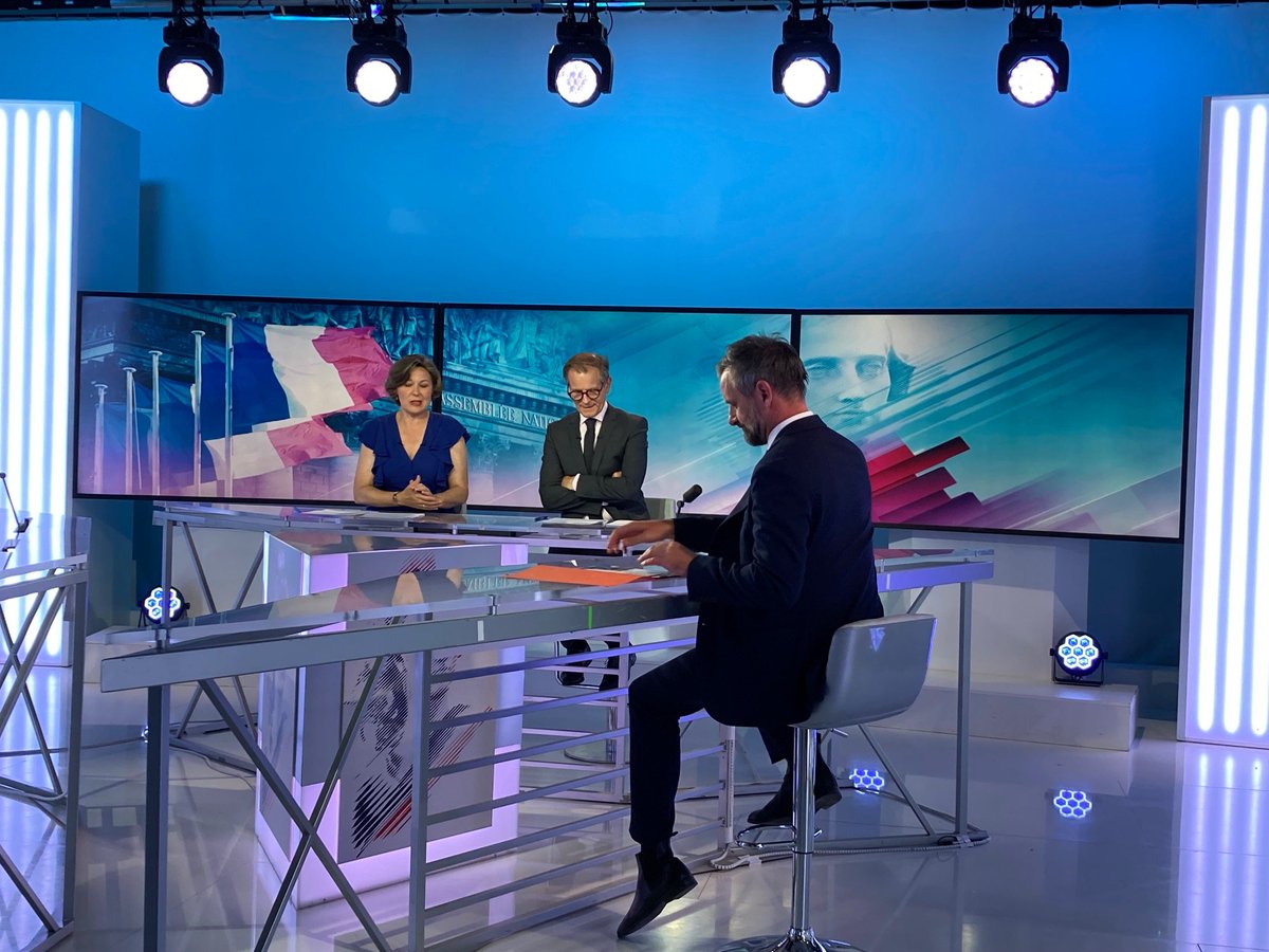 Suivez le 2e débat citoyen présenté par <a href="/DURANDrobin/">DURAND robin</a> et <a href="/nathrossignol/">Nathalie Rossignol</a> avec sur le plateau les candidats présents au 2nd tour à #Guingamp #Rennes #Brest #Lorient 
Mercredi 15/06 à 17h45 sur France 3 Bretagne #Bretagne #legislatives2022 
france3-regions.francetvinfo.fr/bretagne/ille-…