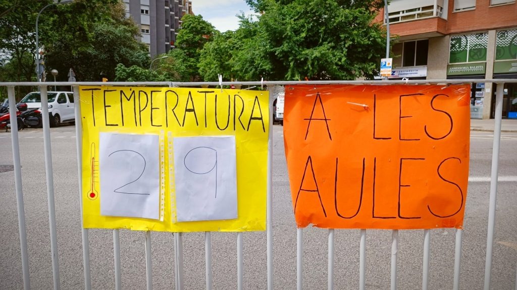 🔥🌞Fer classe a 37 graus. Diverses escoles de Catalunya es veuen obligades a fer classe amb temperatures molt altes que ja han provocat marejos i algun desmai. Com ho estan gestionant? Quines solucions els han donat? En parlem 📻👇