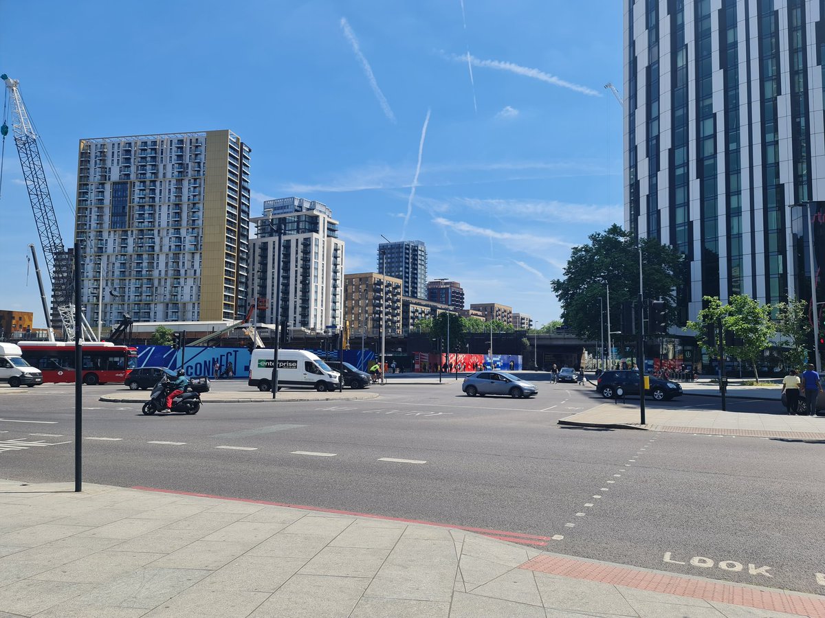 Planographer's tweet photo. Back in Souf #London innit!
Went to have a look around the shopping centre area as this is where I lived for 7 yrs when in London.
Shopping centre is no more!
#UrbanTransformation #UrbanRenewal #Brutalscape #Blendscape #Blandscape 
Ping @LorettaCLees @PhilHubbard1 @PaulWatt1232 https://t.co/5XcbsfSZf2