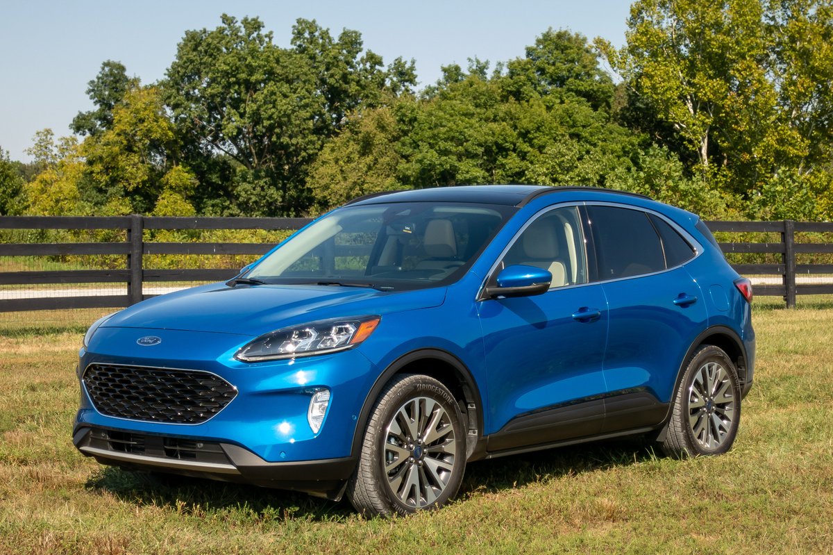 techdiscovered's tweet photo. The new design for the #HondaHRV looks like a cross between a Ford escape and Mazda CX-5. I don't mean that in a good way. The older HRV certainly wasn't my favorite design but this makes it worse. However, if Honda is simply trying differentiate their lineup's front ends... 👍 https://t.co/WUrVwj3F3H