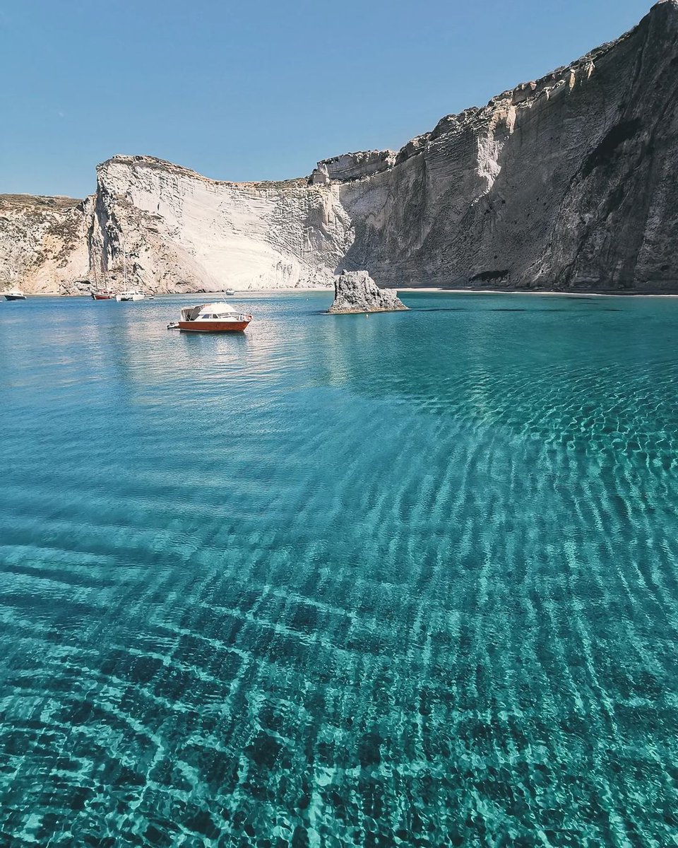 The Pontine Islands: just 100 km from Rome, an archipelago of enchanting islands set in crystal clear sea and breath-taking backgrounds ▶ bit.ly/the-pontine-is…  
📸 instagram @ messermanue
<a href="/visit_lazio/">Visit Lazio</a> #IlikeItaly