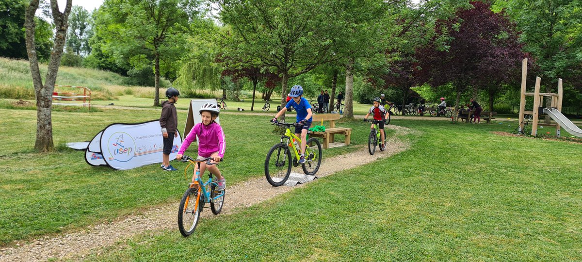 USEP Indre-et-Loire (@usep__37) on Twitter photo Le p'tit Tour a fait étape à Chançay. Deux associations ont pu se sensibiliser aux mobilités actives et citoyennes. <a href="/dsden37/">DSDEN d'Indre-et-Loire - Académie d'Orléans-Tours</a> <a href="/IndreetLoire37/">Indre et Loire</a> Le p'tit Tour a fait étape à Chançay. Deux associations ont pu se sensibiliser aux mobilités actives et citoyennes. <a href="/dsden37/">DSDEN d'Indre-et-Loire - Académie d'Orléans-Tours</a> <a href="/IndreetLoire37/">Indre et Loire</a>
