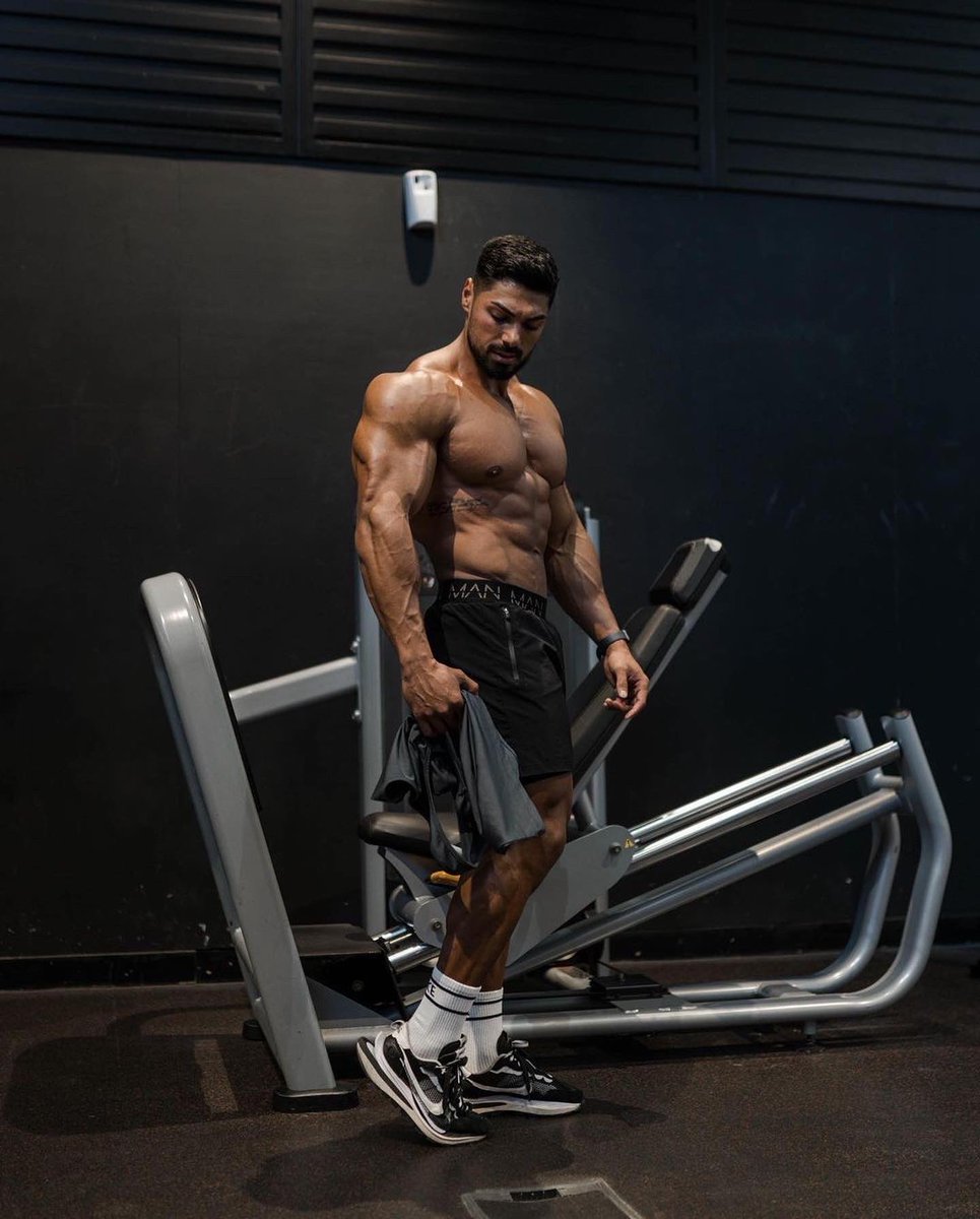 MrOlympiaLLC's tweet photo. @andreideiu_ 
head down, focused, no distractions https://t.co/Z9uakYjgx3