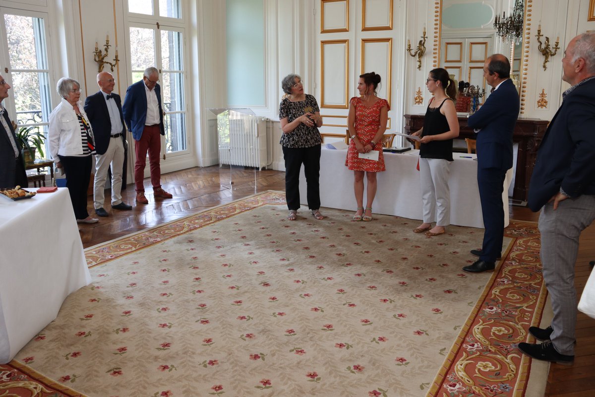 acclermont's tweet photo. Le recteur @BenmiloudKarim et Dominique Laval du @Rotary1710 ont remis les prix académiques de l’éthique citoyenne
Ces prix distinguent l’engagement dans des actions de solidarité et de bienveillance
d’un élève de lycée professionnel ou d’Erea
d’un Conseil de vie collégienne https://t.co/YNPU3SrBPQ