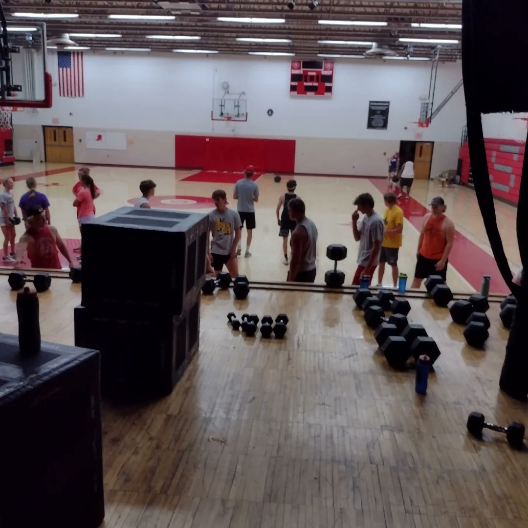 Thunderstorms outside in STA today, but the real storm is inside.

#culture #tradition #discipline #deadlift #turkishgetup #rdl #squatlow #compete