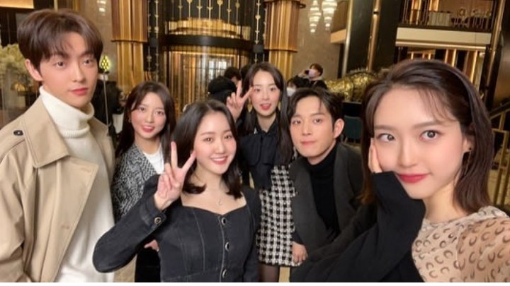 2xj_hees's tweet photo. sometimes, when i'm lonely i sit and think about THEM, and it hurts to remember all the GOOD TIMES ~~ I miss the hera kids! ❤️
#JinJihee #ChoiYebin #HanJihyun #KimYoungDae #KimHyunsoo #LeeTaevin https://t.co/THPCz0Sdyx