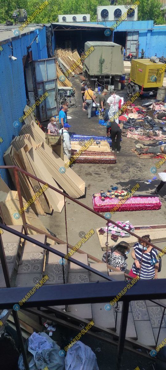 Lyla_lilas's tweet photo. "Mortuary" in the Metro area.
The bodies lie on the pavement, in the intense heat.
Taken a few days ago. #Mariupol https://t.co/5988YZOFeI