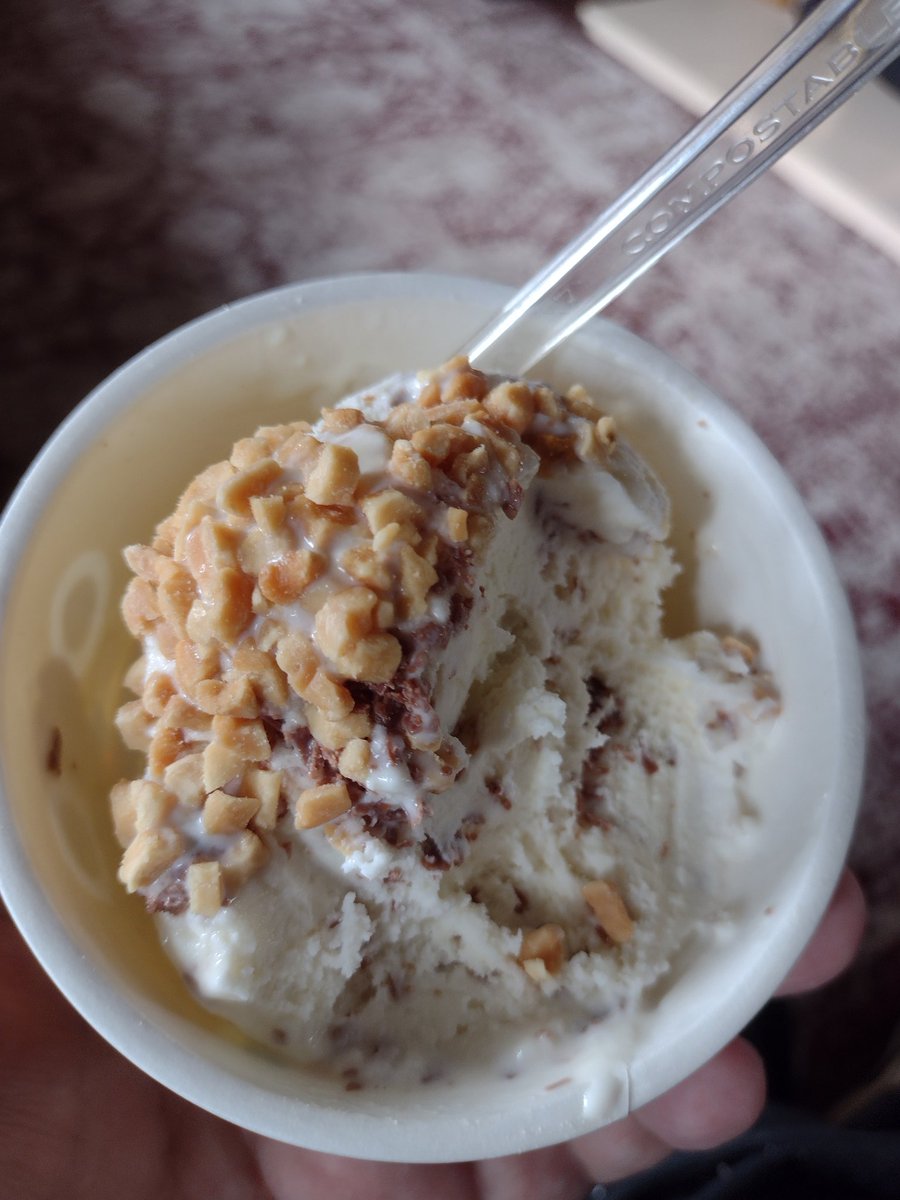 StephenOWC33's tweet photo. Oh dear @ToeTabby 

#IceCream
#Mauds
#KandyShop https://t.co/TxaWKHD2eU