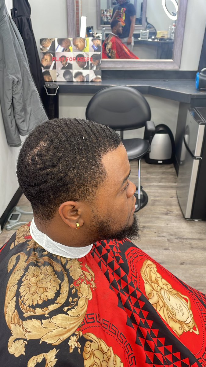 KwameDatCutHair's tweet photo. Clocking in 💈 https://t.co/UjgUqGn60A