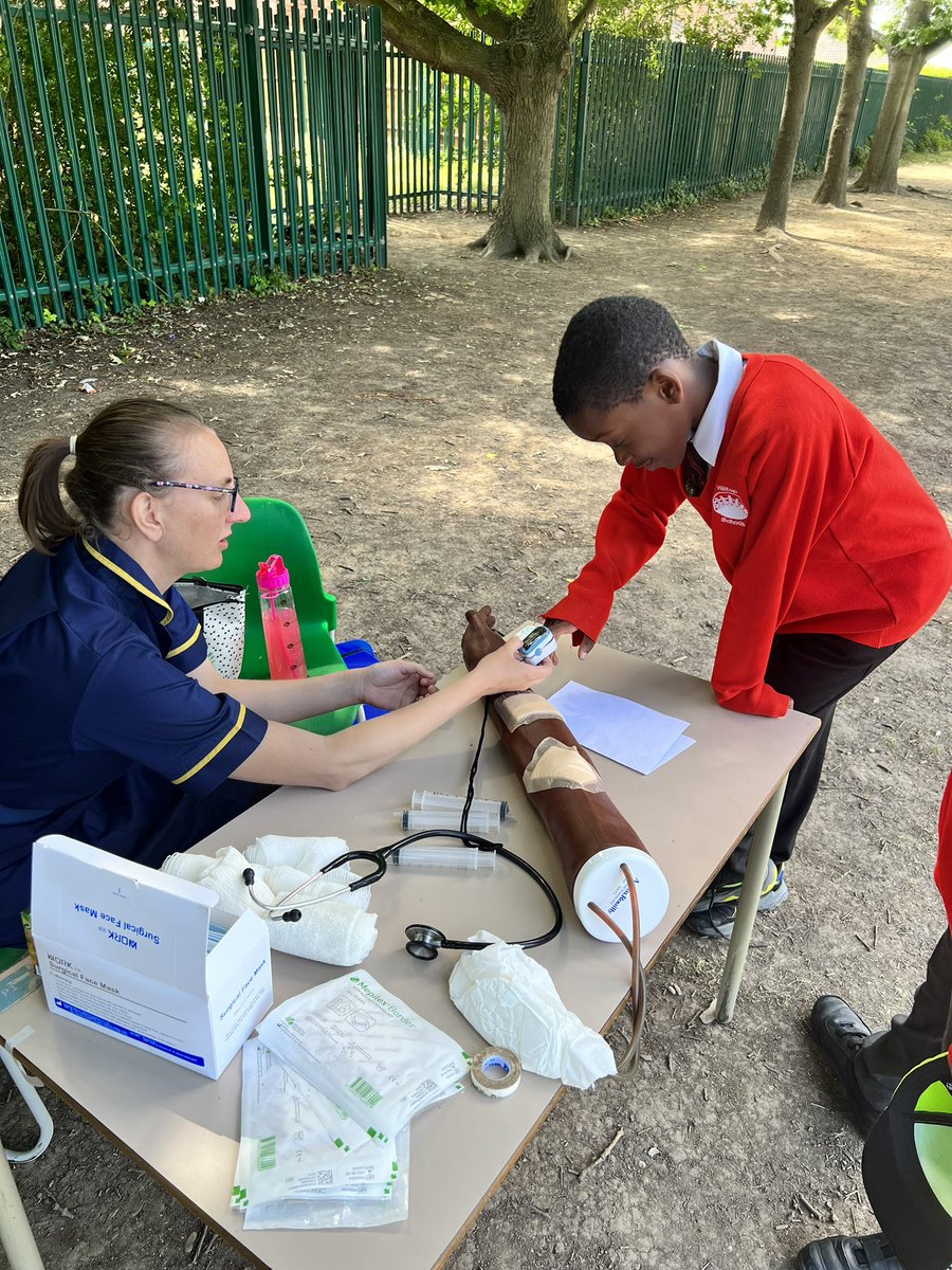 Kelly Elaine Watts (@kwatts210315) on Twitter photo A great day representing <a href="/StLukesHospiceB/">St. Luke's Hospice (Basildon & District)</a> and ensuring young people get the opportunity to learn about exciting careers in nursing! A great day representing <a href="/StLukesHospiceB/">St. Luke's Hospice (Basildon & District)</a> and ensuring young people get the opportunity to learn about exciting careers in nursing!