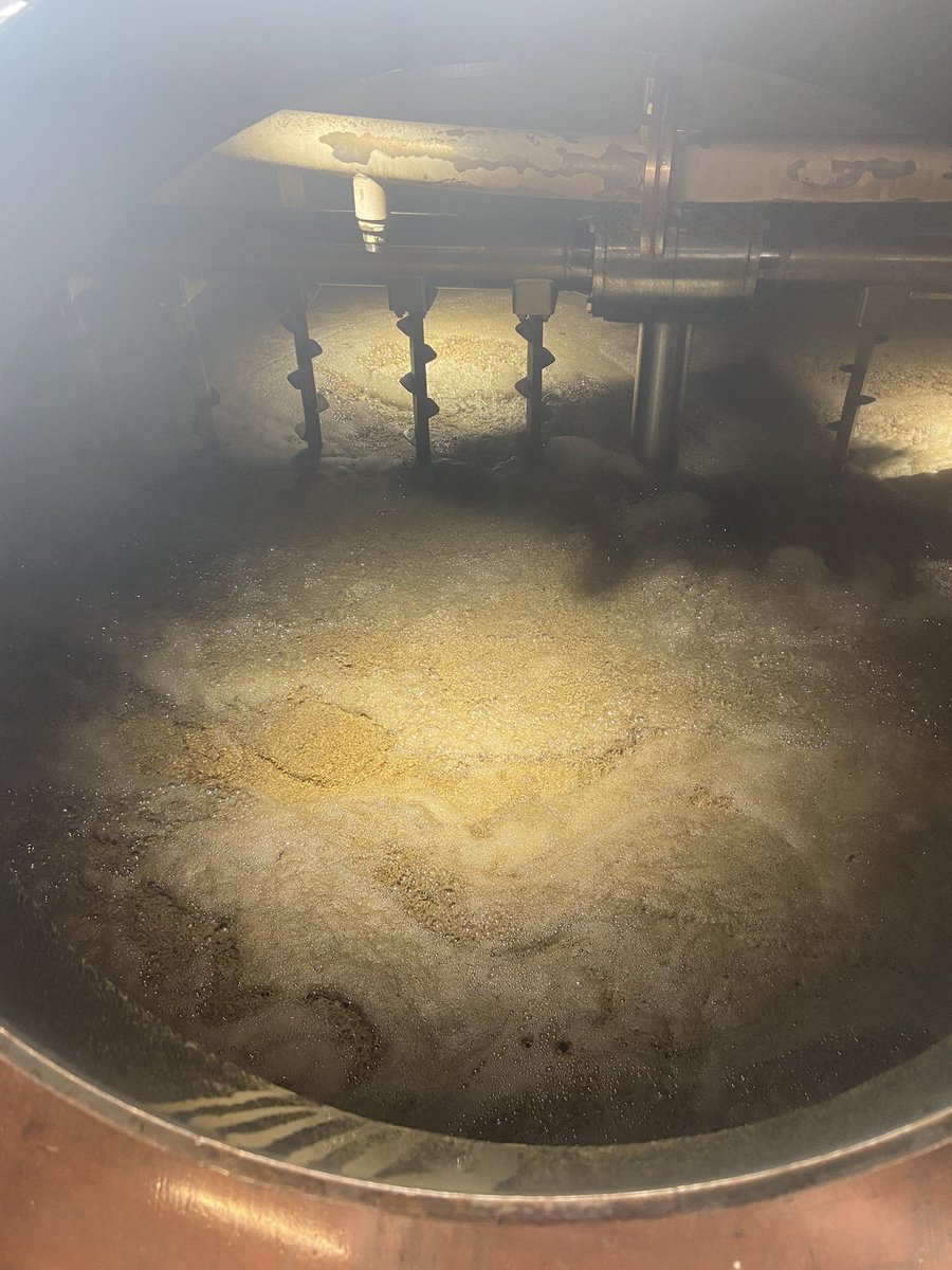 The 90PPM local soothend Arran barley and the first mash with it. The malt smells like ashtrays and bonfires with plastic shoved in it. Fantastic stuff.