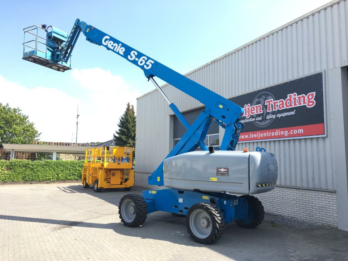 MapleHoldings's tweet photo. Where else can you hire all lifting equipment under one roof? well, we got your back, with all the latest, modern, fast, well maintained lifting machines for heavy cargo handling ; loggers, cranes, forklifts, cherry pickers etc.; procurement@mapleea.com/www.mapleea.com/0742360766 https://t.co/AB2eQtyz8P