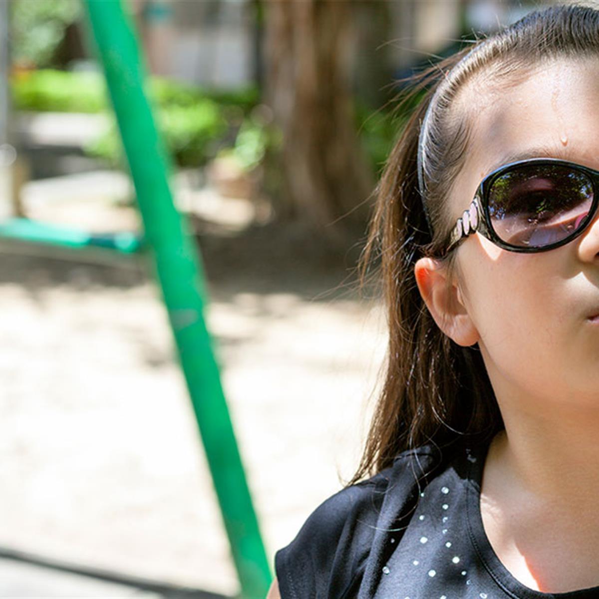 Extreme heat can quickly cause dehydration, heat exhaustion, heat cramps &amp; heat stroke, especially in kids. Dr. Dele Davies’ explains signs to watch for and how to keep kids safe when temperatures soar.  ow.ly/nCiU50JygOM