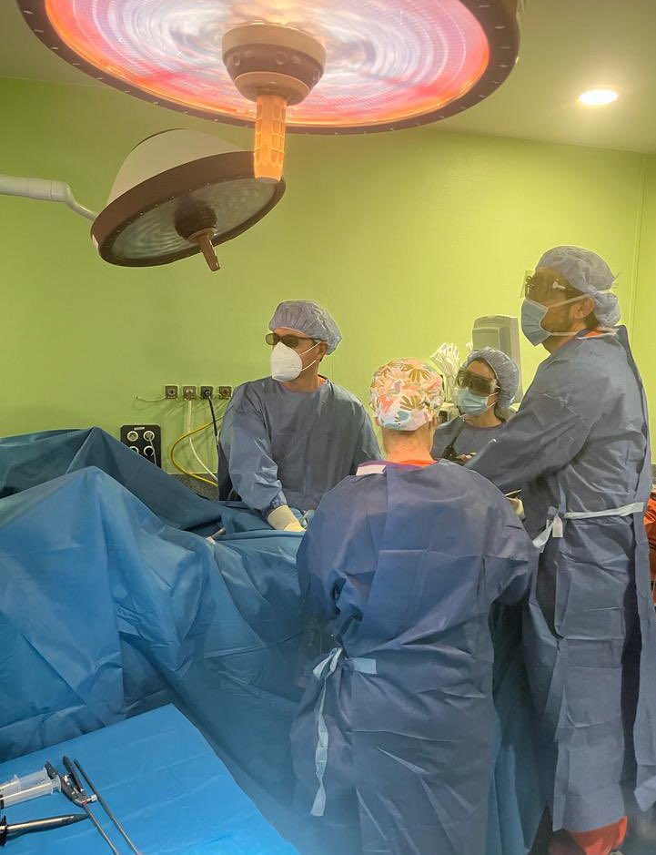 USPValdecilla's tweet photo. Hace pocos días ha vuelto nuestra compañera, la Dra Paola Calleja, de rotar con el Dr @lopez_fando, tras conseguir una beca de la EAU @Uroweb. Muy agradecidos por todo lo que ha aprendido y nos está enseñando. https://t.co/V2yEbW6Iqx