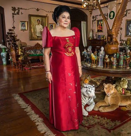 brokensocialken's tweet photo. Imelda Marcos, widow to late dictator Ferdinand Marcos, was convicted of graft and corruption but remains free today. 

Vertudez Macapanpan, an environmental defender, was arrested w/out any warrant of arrest by PNP-SAF in full battle gear.

#FreeVertudezMacapanpan https://t.co/t2Y3FO25lq