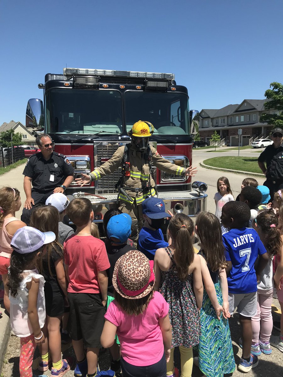 BrantfordFire's tweet photo. We had a great visit at St. Basil Catholic Elementary yesterday!#Educate #FireDepartment #FireTruck #Firefighters #Brantford #Sunshine #GetLowAndGo #2WaysOut https://t.co/wRlvy6pMKu