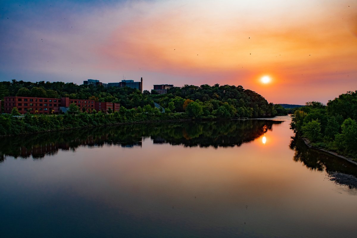 UWEauClaire's tweet image. If you&apos;re thinking about taking a tour of #uwec this summer, consider our Sunset Visit option. That&apos;s right — you can take a tour of campus in the evening. This is perfect for those of you who have your days filled with summer activities.

More info &amp;gt;&amp;gt; bit.ly/3Hsd23J