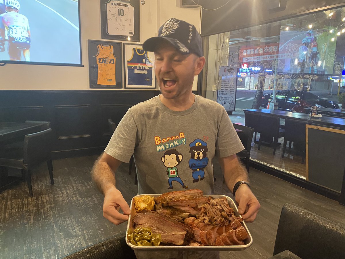 MrWay's tweet photo. Kaohsiung…   Are you ready?!? Here’s the full Texas smoked BBQ platter. Smoked brisket, pulled pork, kielbasa sausages and baby back ribs. Only at Kaohsiung Drafthouse 酌好室。 https://t.co/d26lfzUMlM
