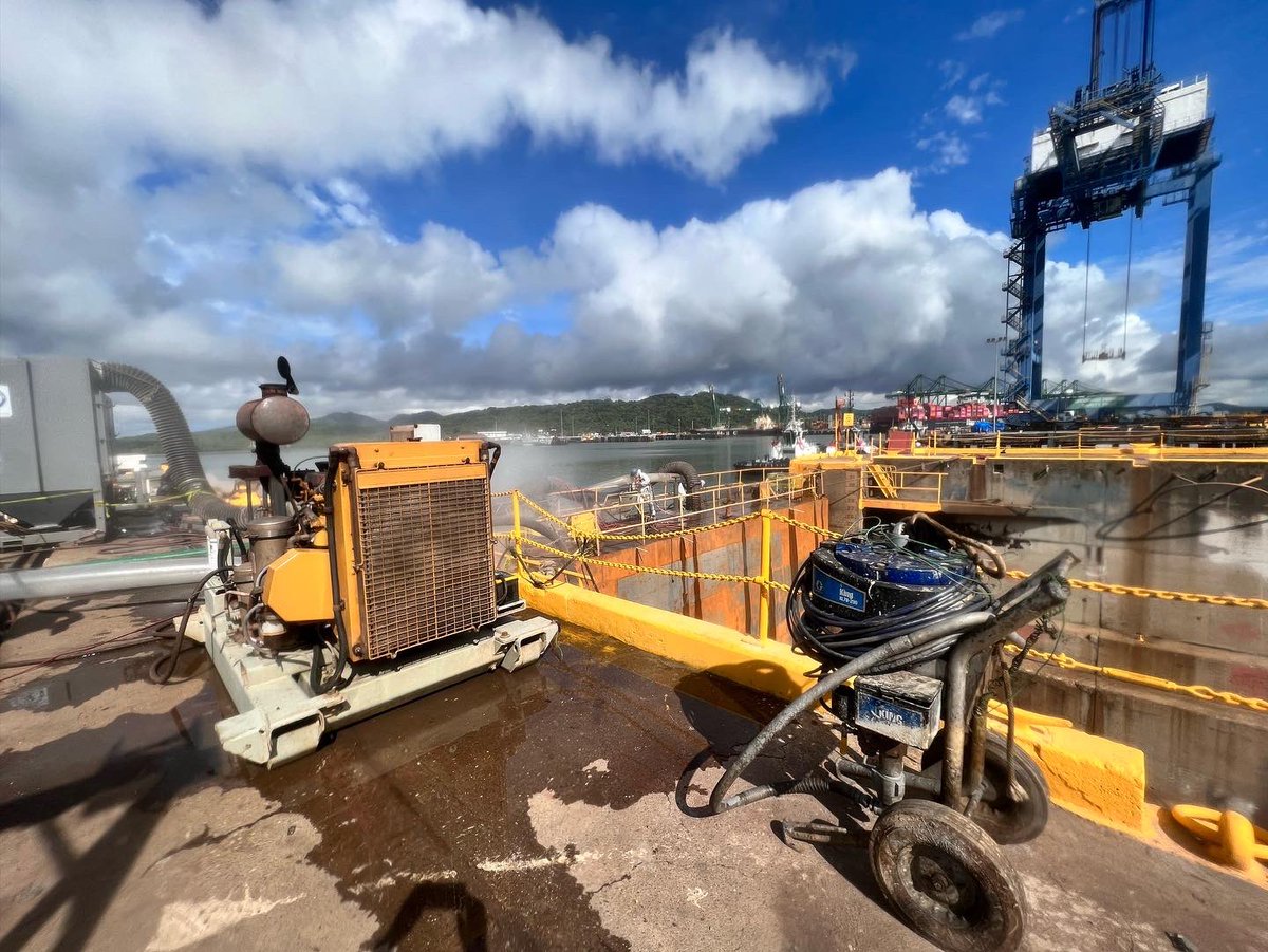 MarineMetalCo's tweet photo. Continúan los trabajos de reparación y adecuación del caisson del dique 2. #astibal #trimtanks #caissondrydock2 https://t.co/oJPmPwoEMx