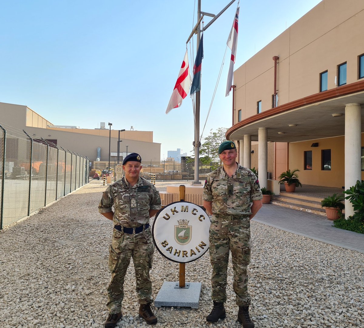 We were delighted to welcome UK Chief of Joint Operations, @LtGenStickland to UKMCC. During a busy 24 hours in Bahrain, he also visited @HMSMontrose, @HMSChiddingfold, @CommanderUKMCMF, @CMF_Bahrain and @IMSC_Sentinel to get a full sense of maritime activity across the region.