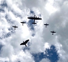 RAFBBMF's tweet photo. Introducing the newest bomber aircraft to the flight! Have you seen the “photo-bomber” during any of our flypasts yet this year? 🐦
Photo credit: Paul Mannering
#flypasts #photography #photobomb #birds #wildlife https://t.co/Tf7F6VrXzM