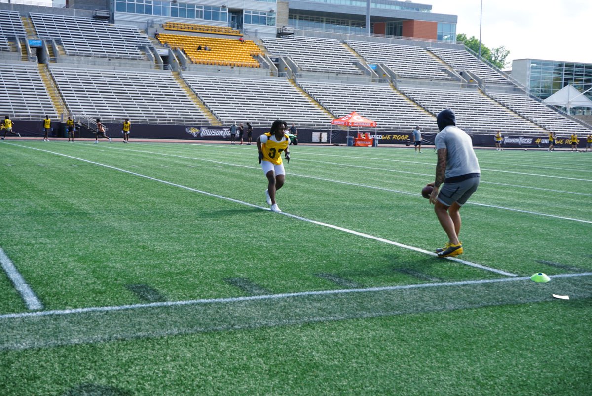 LamarScott3rd's tweet photo. Had a GREAT camp @Towson_FB !! It was a pleasure to able to come out from Ohio to showcase my skills!! Hope to be back soon!! 🔥🔥@lyndonjohnson19  @almondo_curry @Coach_Ambrose https://t.co/POPfZFXSSZ