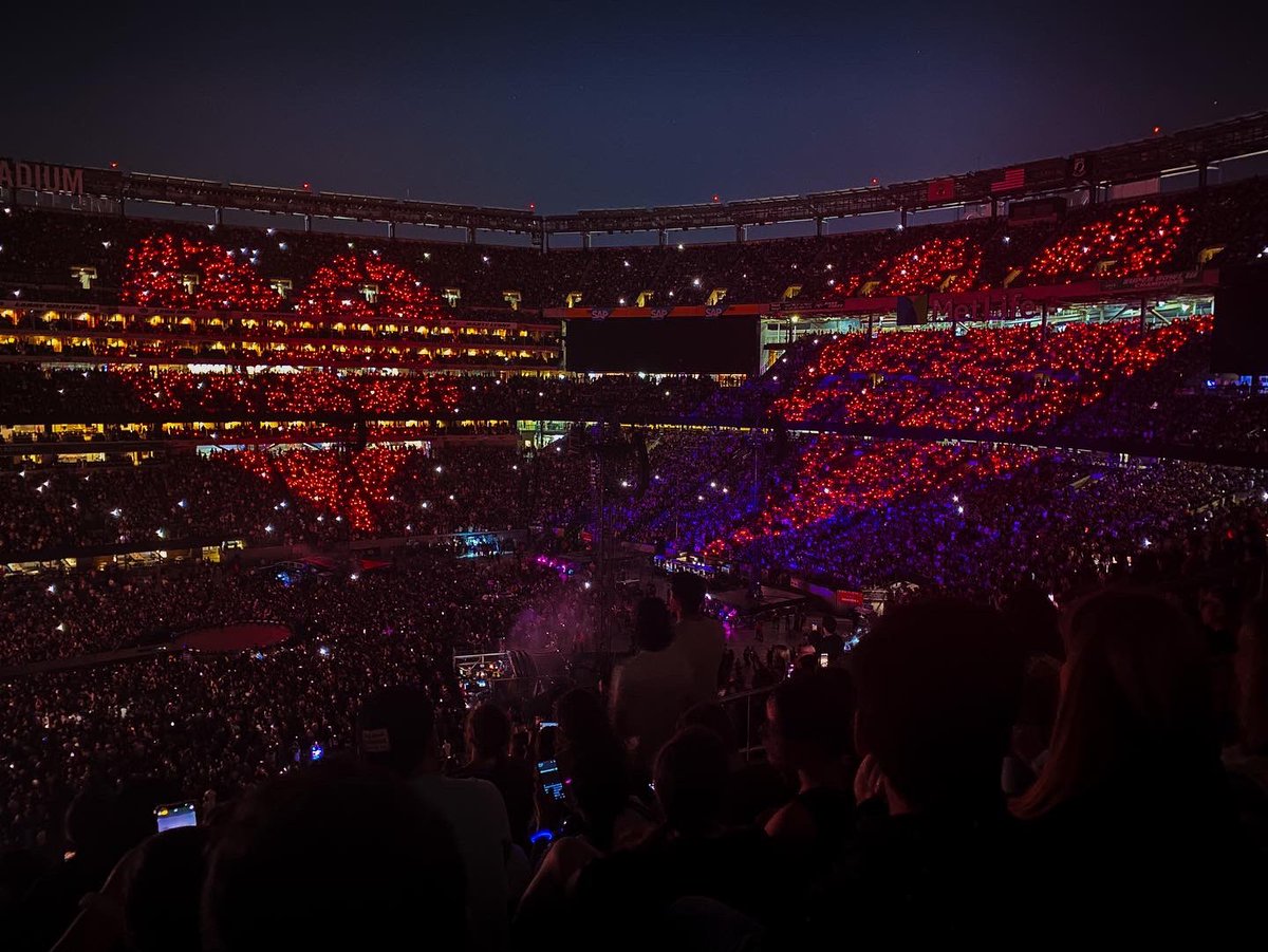 sphemusc's tweet photo. from NJ on 6/4, an unforgettable experience 💜🪐 #ColdplayNJ @coldplay https://t.co/xp0kchTsGx