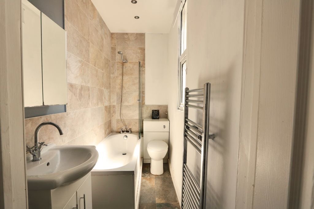 #rental #tolet #westcliff #southend £1050pcm Unfurnished 2 bed #garden apartment