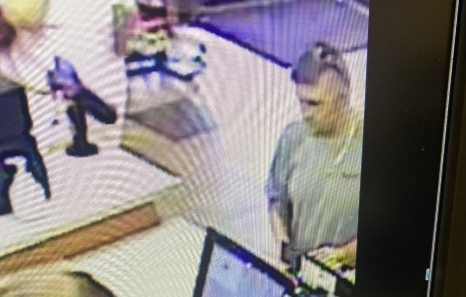 Knoxville_PD's tweet photo. KPD Violent Crimes Unit investigators have obtained warrants charging Michael Bledsoe, 32, with robbing a 92-year-old woman outside of her home on Sunday afternoon. Know where he is? Contact @tn_crime at 865-215-7165. 

More info here: https://t.co/5lBYc3TrUF https://t.co/wyBheJ5e00