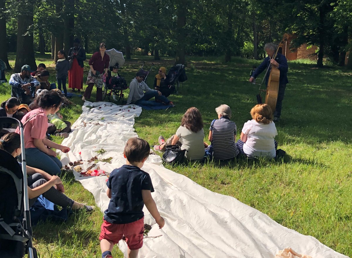 Entre atelier et performance, les artistes associées au théâtre du Parc vous proposent de partager un moment artistique ce samedi🌻
Accessible dès la naissance et encadré par des artistes, laissez votre créativité s'exprimer par l'exploration d'une matière
bit.ly/3QonKMD
