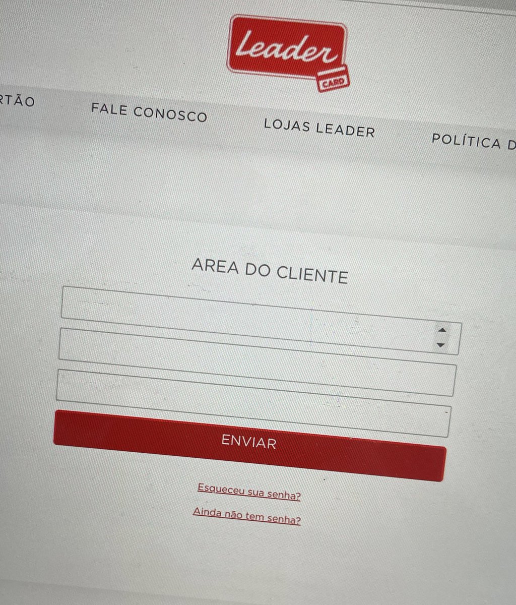 affonsosolano's tweet photo. Vou usar meu alcance p/ ajudar minha MÃE, q está sendo enganada pelas @lojasleader ; convencem senhorinhas inocentes a fazer o tal “cartão Leader” p/ depois enganá-las c/ boletos impagáveis (e o juros vai só crescendo). Dizem q só dá pra pagar no site, mas olhem o site: https://t.co/bvgVIG56C0