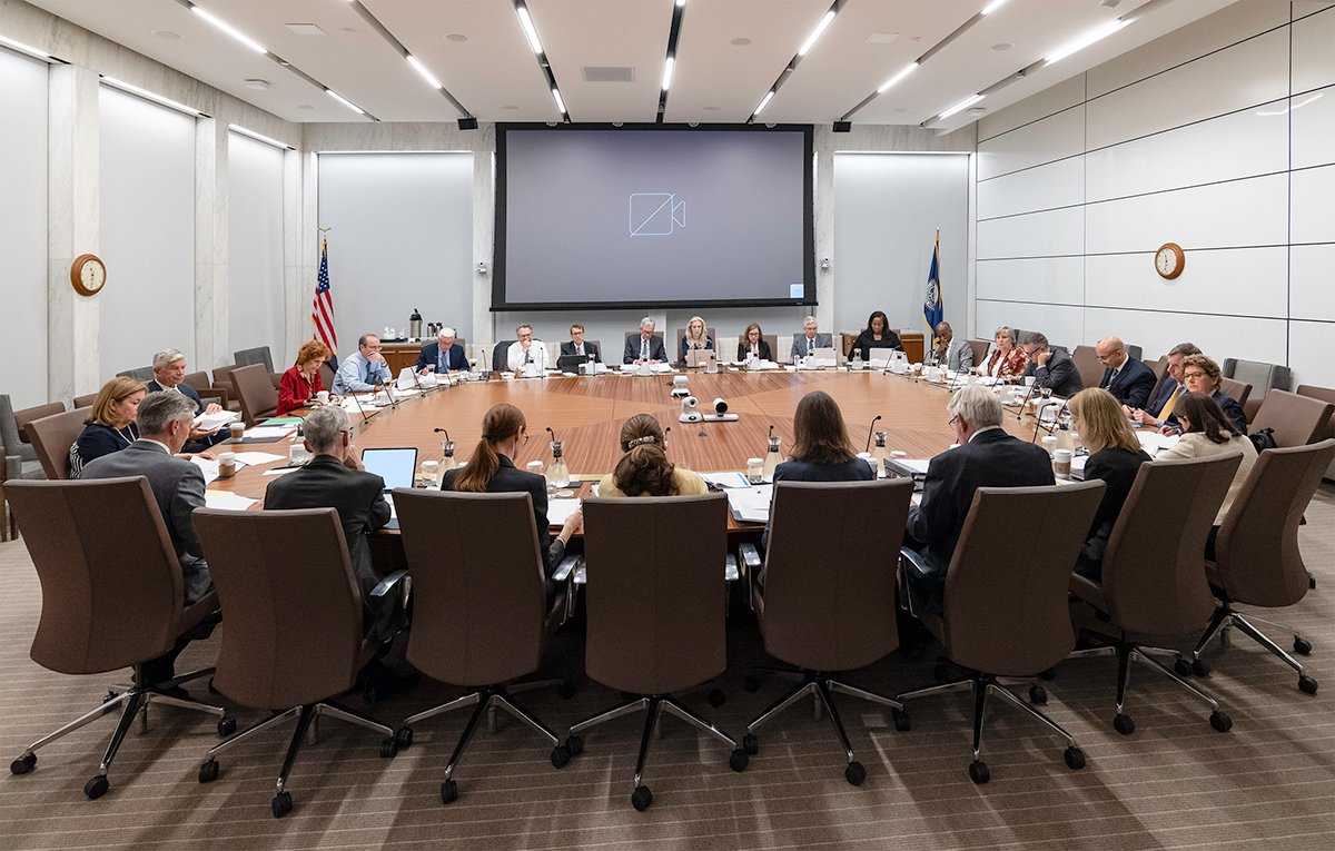 federalreserve's tweet photo. Federal Open Market Committee (FOMC) participants gather at the William McChesney Martin Jr. Building in Washington, D.C., for a two-day meeting held on June 14-15, 2022. https://t.co/siWde1Rh9D https://t.co/91z6YeoOXp
