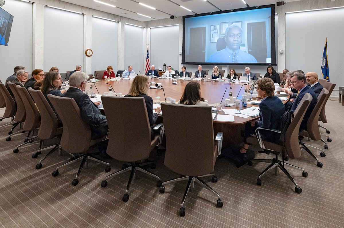 federalreserve's tweet photo. Federal Open Market Committee (FOMC) participants gather at the William McChesney Martin Jr. Building in Washington, D.C., for a two-day meeting held on June 14-15, 2022. https://t.co/siWde1Rh9D https://t.co/91z6YeoOXp