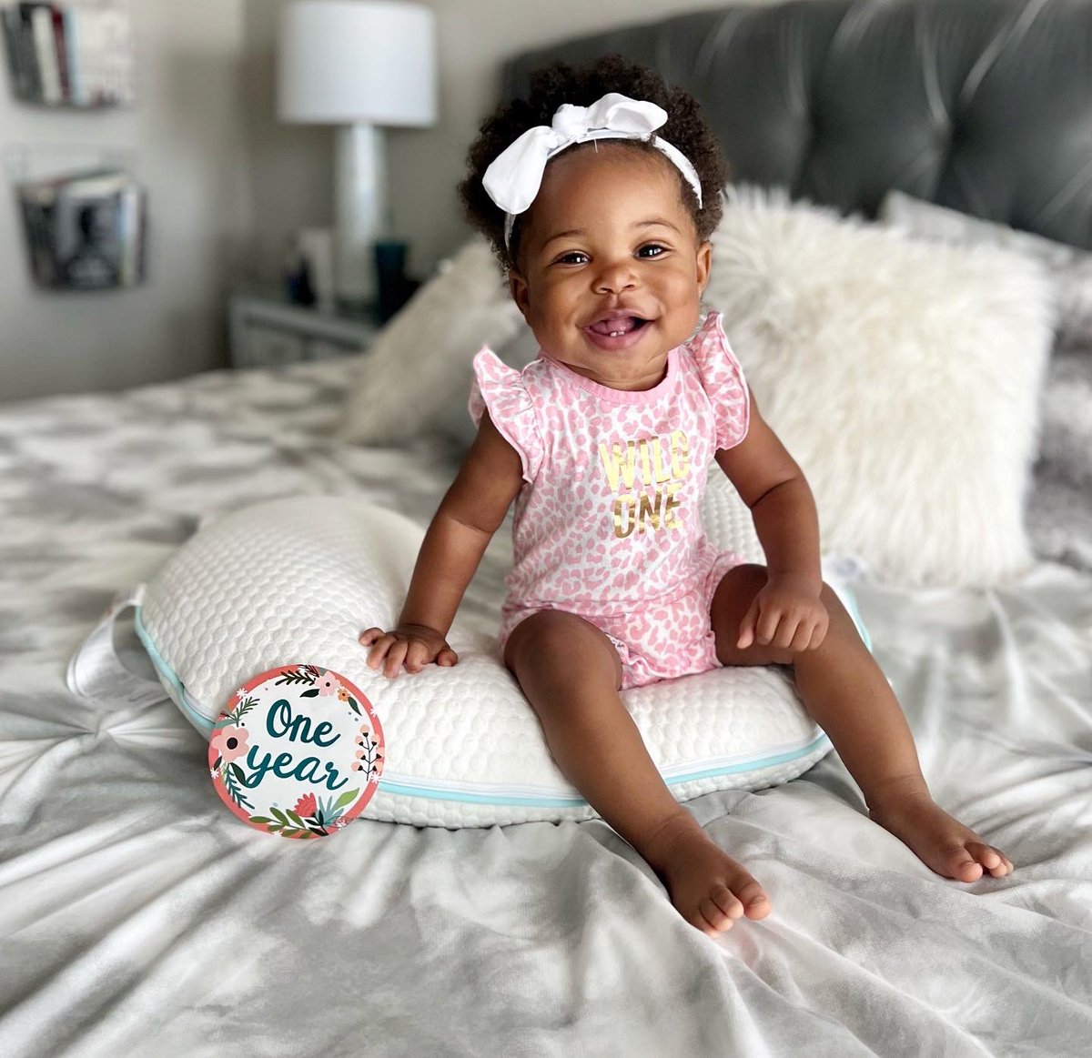 LoveJustJass's tweet photo. Still in disbelief that I have a 1 year old! 🤎

This is the last monthly photo that I will do of our baby girl and I’m so proud of myself for committing to do this every month! 

Wish us luck as we head into the toddler years with this one! 😂

#12monthsold #1yearold #momof2 https://t.co/mntqNXWpsC