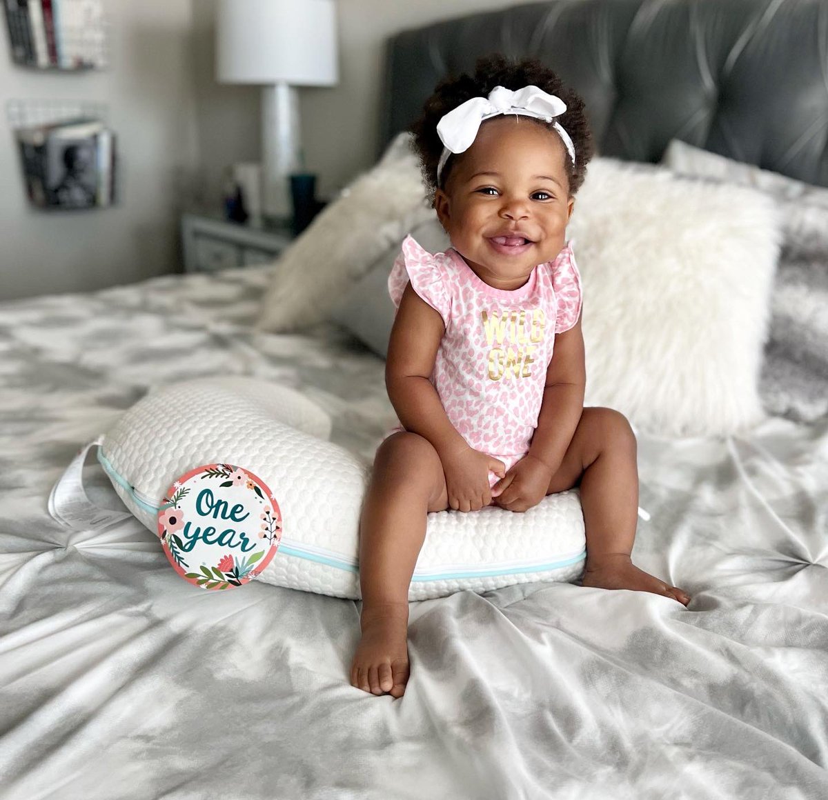 LoveJustJass's tweet photo. Still in disbelief that I have a 1 year old! 🤎

This is the last monthly photo that I will do of our baby girl and I’m so proud of myself for committing to do this every month! 

Wish us luck as we head into the toddler years with this one! 😂

#12monthsold #1yearold #momof2 https://t.co/mntqNXWpsC
