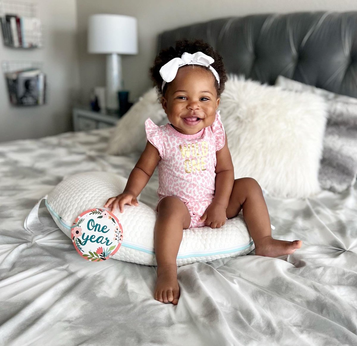 LoveJustJass's tweet photo. Still in disbelief that I have a 1 year old! 🤎

This is the last monthly photo that I will do of our baby girl and I’m so proud of myself for committing to do this every month! 

Wish us luck as we head into the toddler years with this one! 😂

#12monthsold #1yearold #momof2 https://t.co/mntqNXWpsC